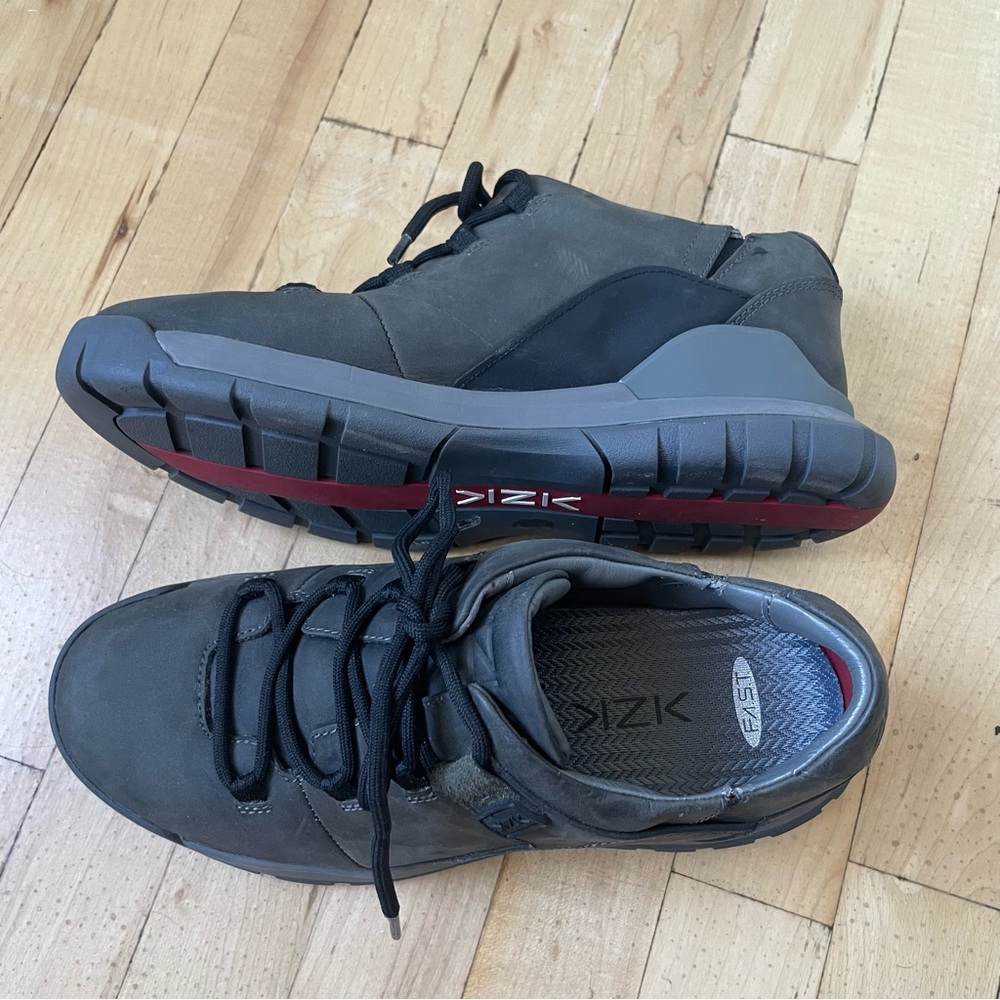 Kizik Men’s Walking Shoes Gray And Black Size 7M athletic‎ shoes- like new